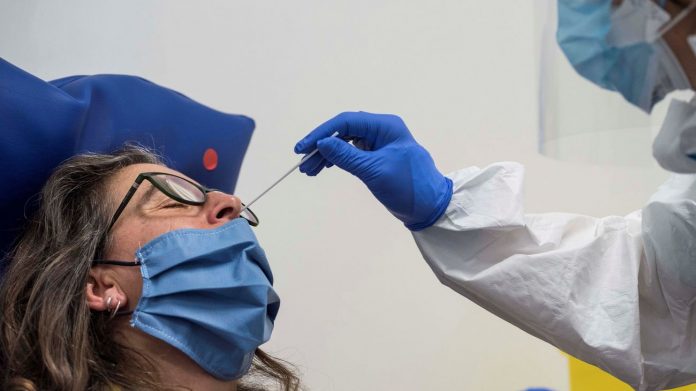 Cuando repetir un test de COVID-19 si ha dado positivo