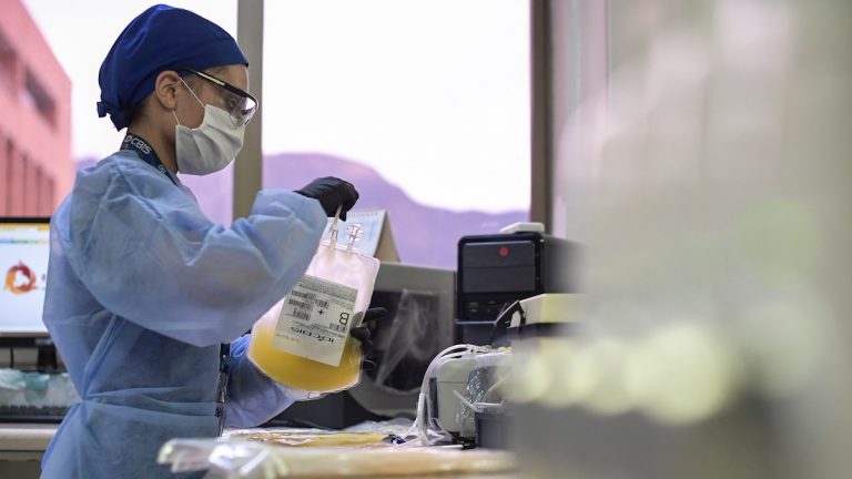 Tratamiento de COVID-19 podría ser de anticuerpos fabricados