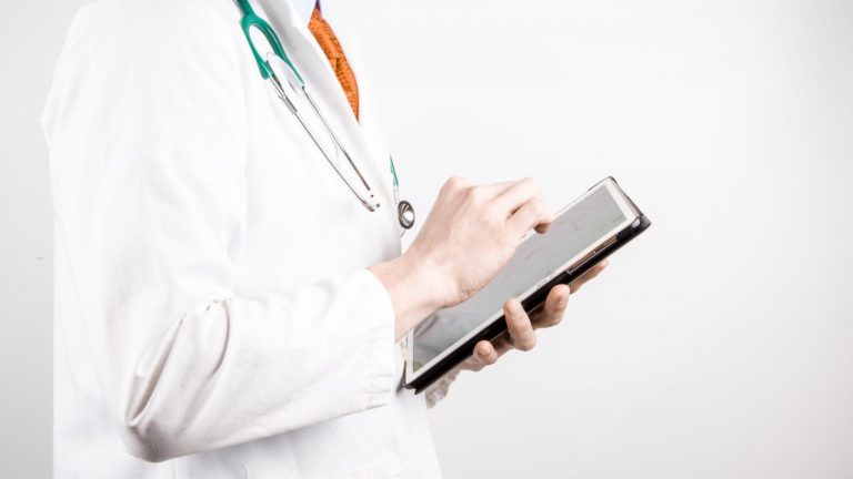 Virtualizar el historial clínico de los pacientes