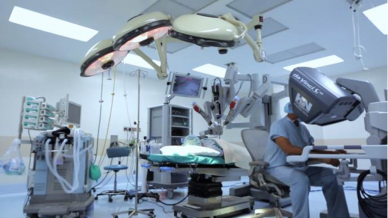 El Eugenio Espejo repotencia quirófanos e incorpora el Da Vinci