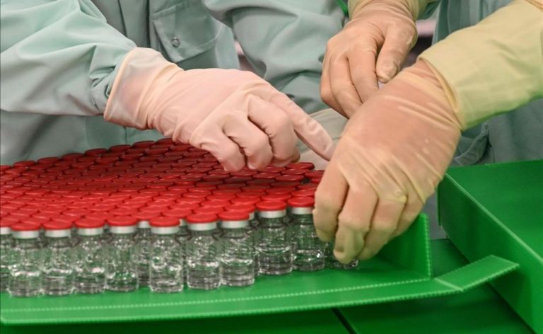 Los países se preparan para masivas campañas de vacunación