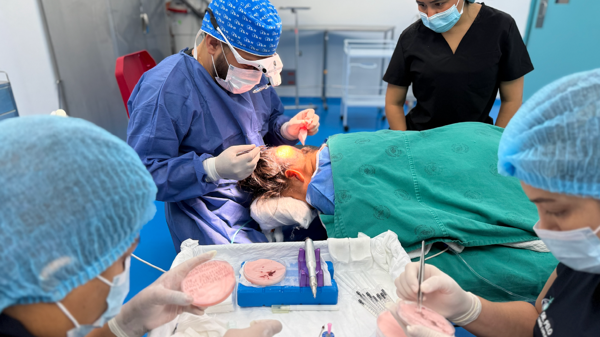 Cirugía de trasplante capilar con asistencia robótica